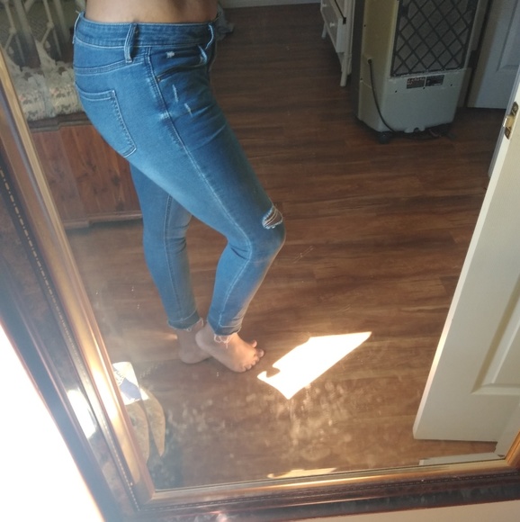 Old Navy Rockstar Super skinny Ankle Jeans - Picture 3 of 5